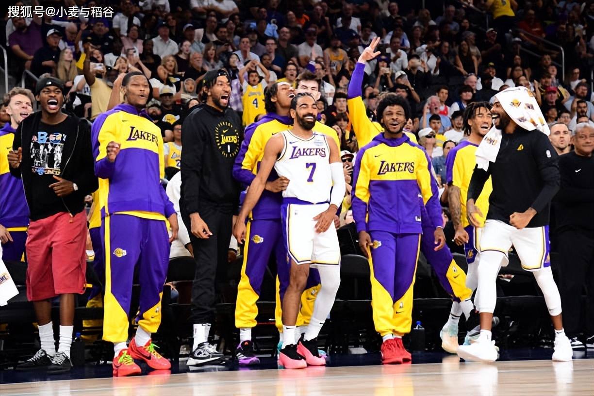 霍金斯在黑 霍金斯在黑