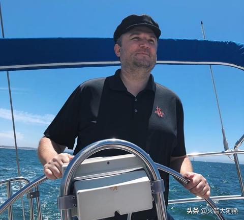 在防守端以 在防守端以